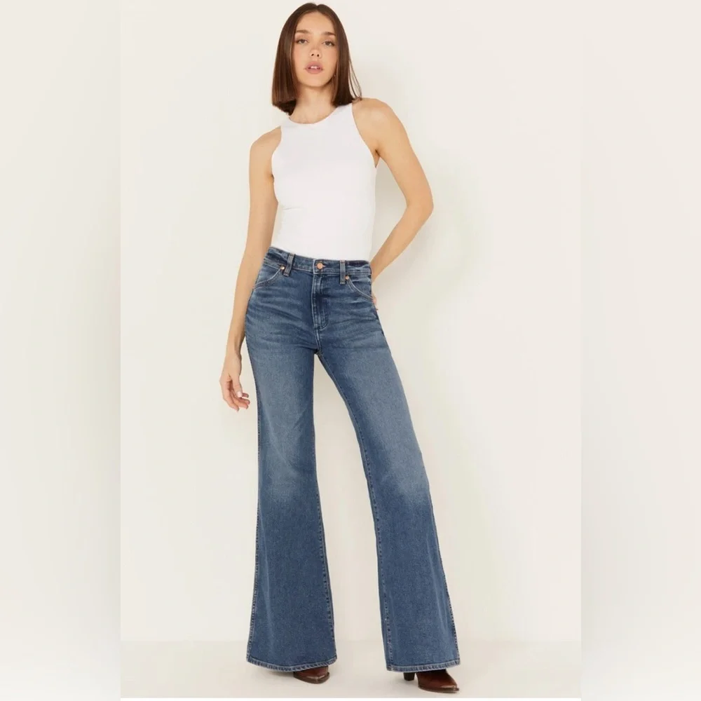 Wrangler High Rise Wanderer Flare Jean. NWT 28/30 - Picture 3 of 15